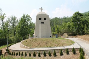 zelenilo i kameni zidovi